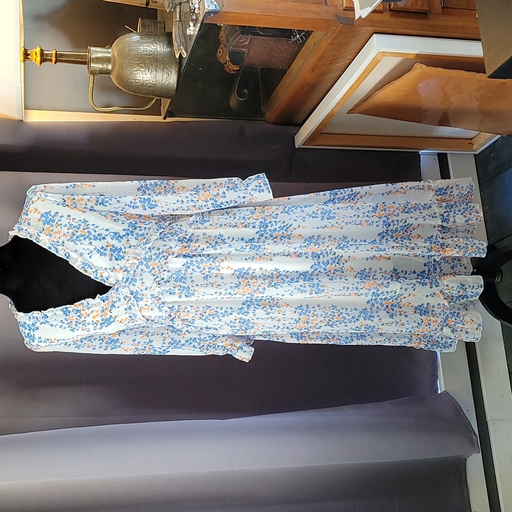 Beautiful light weight Midi Dress